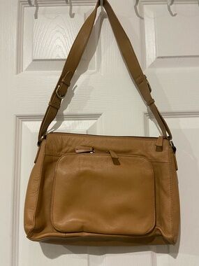 Everyday Shoulder Bag in Tan Leather